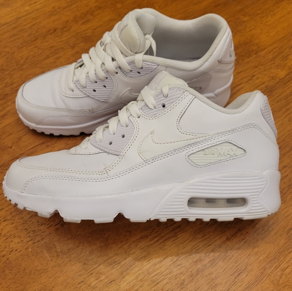 Nike Air Max 90 ▪︎ Classic All White Leather ▪︎EUC▪︎ Women's 8.5 (Youth Sz. 7) - Picture 2 of 7